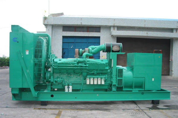 崇明工厂发电机应急发电时如何更准确地检查发电机状态？