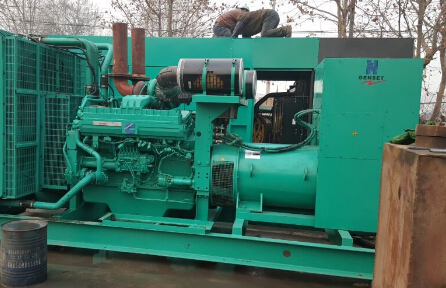 崇明发电机组如何判断水冷式机油散热器内部是否需要清洗？